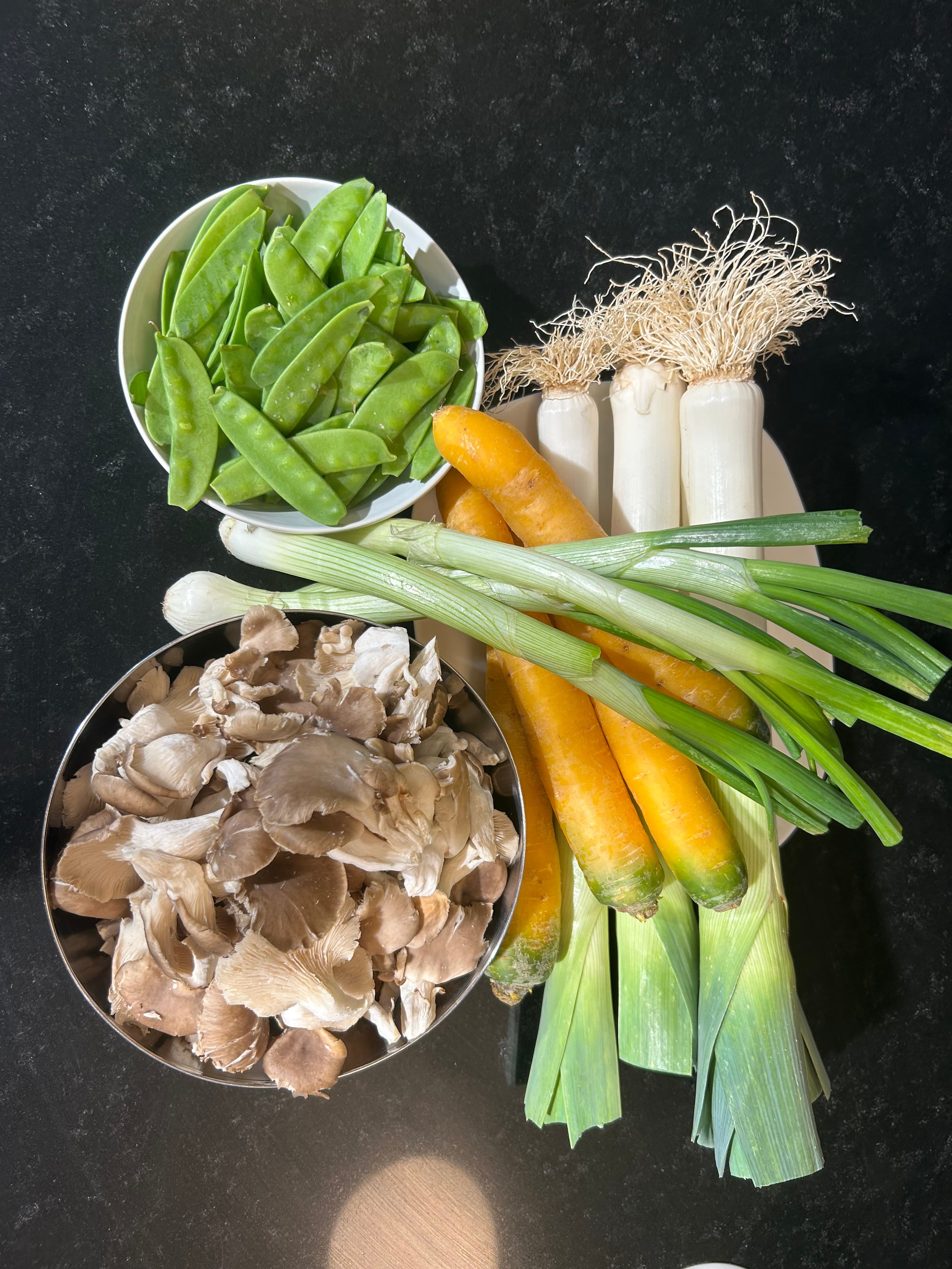 Légumes de saison entiers prêts pour l'atelier zéro déchet au 3ème Cercle, Paris 11